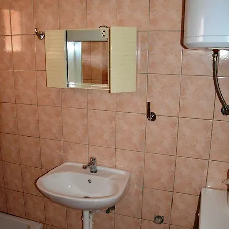 Apartment Pakostane, Spacious Ap 6+2 Pakostane